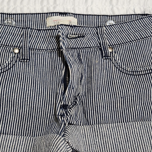 Forever 21 Stripe Denim Shorts Size 26 - Picture 12 of 13
